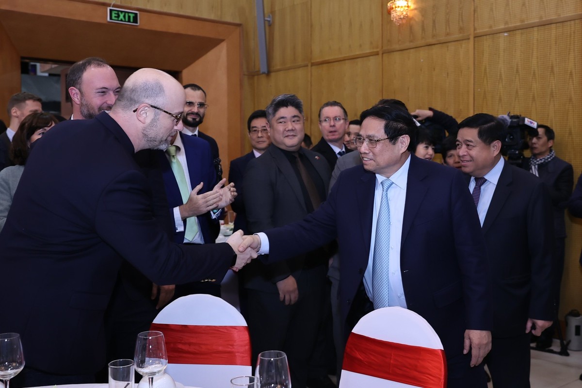Thủ tướng Kl993 ưu đãi thưởng hấp dẫn Phạm Minh Chính và Bộ trưởng Nguyễn Chí Dũng gặp gỡ các nhà tài trợ và các nhà Kl99ok phiên bản mới nước ngoài nhân dịp đón Xuân Giáp Thìn 2024.