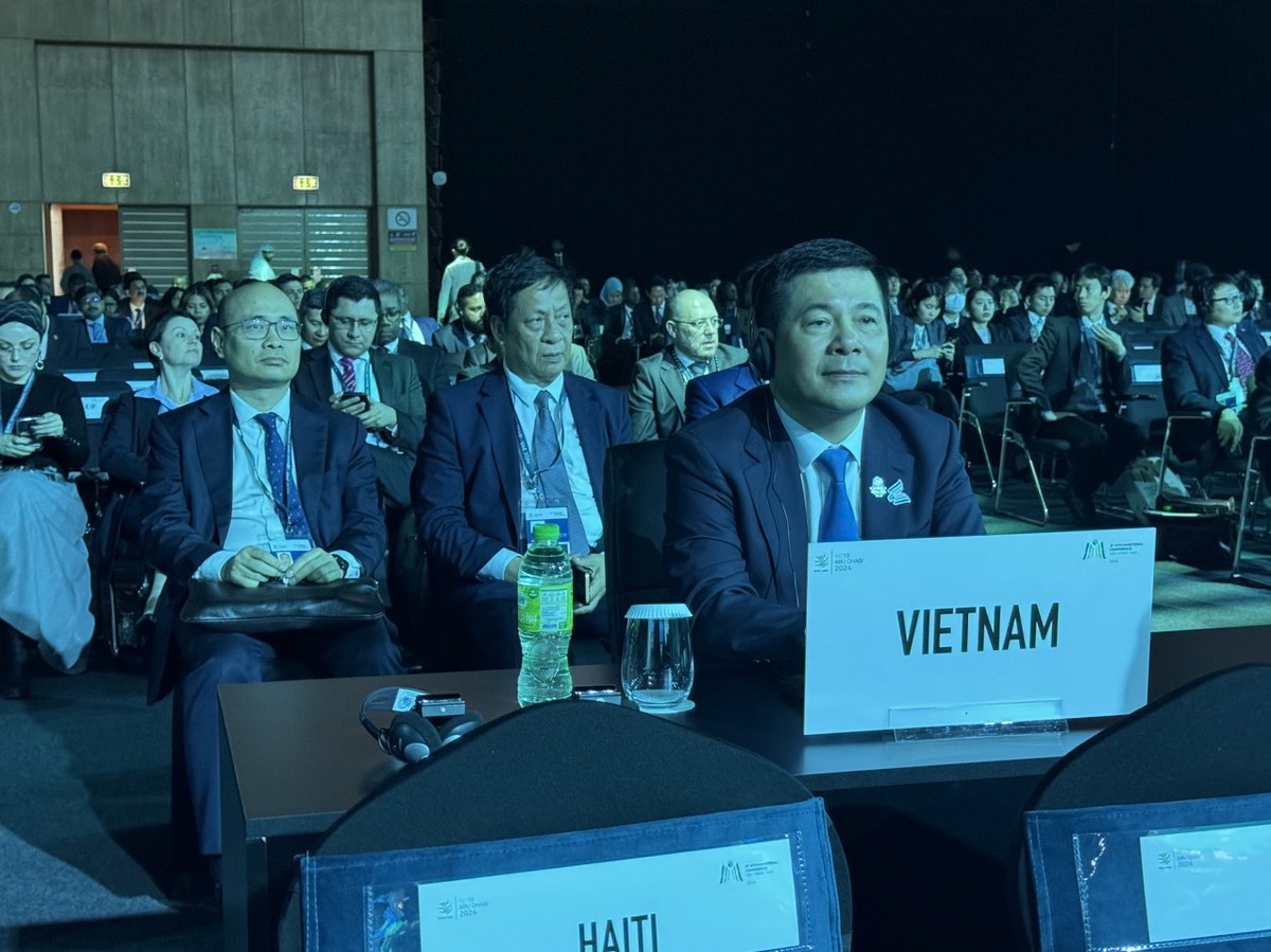 Bộ trưởng Công thương Nguyễn Hồng Diên làm trưởng đoàn Việt Nam tham dự MC13 tại UAE. Bộ trưởng Công thương Nguyễn Hồng Diên làm trưởng đoàn Việt Nam tham dự MC13 tại UAE.