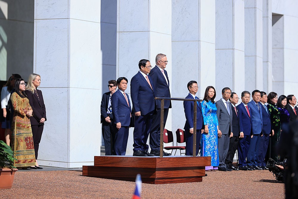 Lễ đón Thủ tướng Phạm Minh Chính thăm chính thức Australia theo nghi thức trọng thể nhất, được tổ chức tại Tòa nhà Quốc hội nằm trên đồi Capital ở Thủ đô Canberra của Australia. (Ảnh: Nhật Bắc)