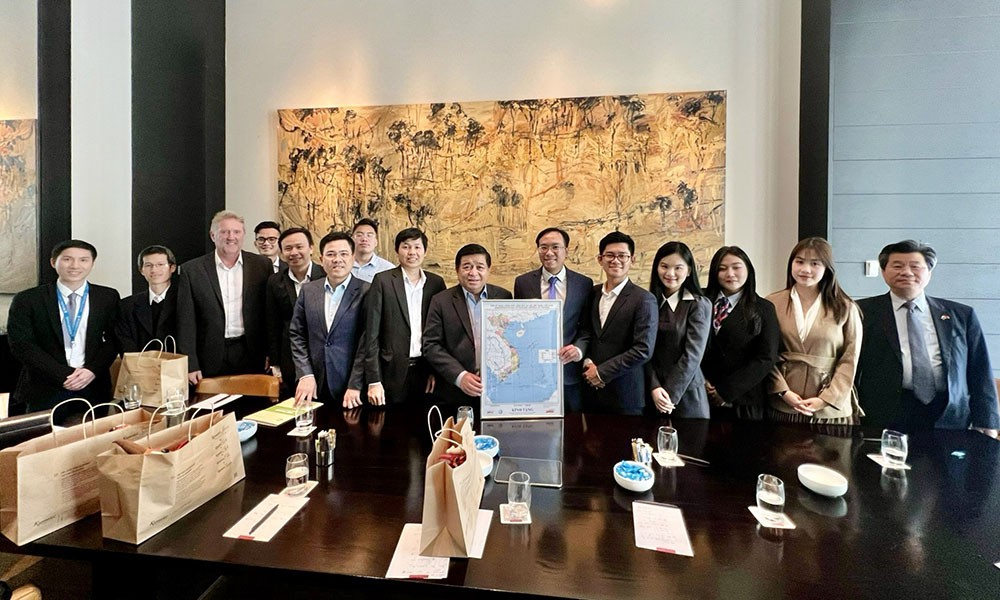 Bộ trưởng Nguyễn Chí Dũng gặp Mạng lưới đổi mới sáng tạo Việt Nam tại Australia. (Ảnh: MPI)
