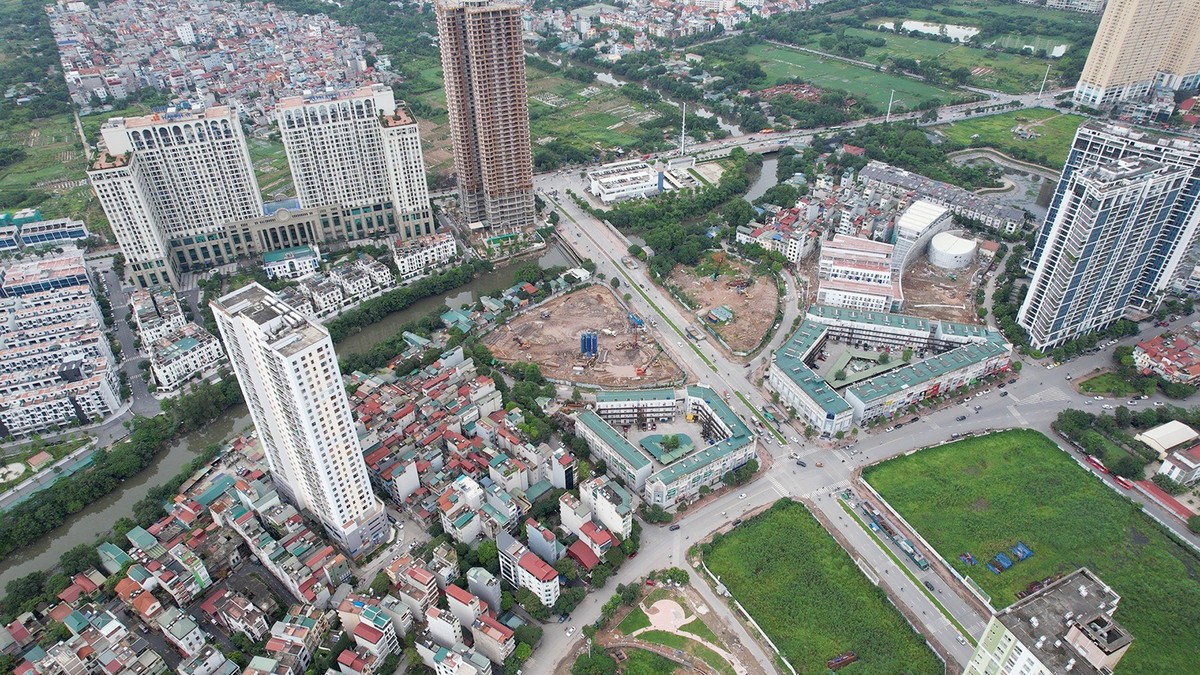 Hàng trăm dự án nhà ở đang chậm tiến độ vì vướng pháp lý