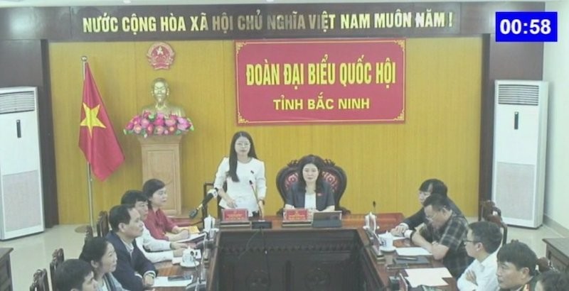 Đại biểu Nguyễn Thị Hà chất vấn từ đầu cầu Bắc Ninh. Đại biểu Nguyễn Thị Hà chất vấn từ đầu cầu Bắc Ninh.