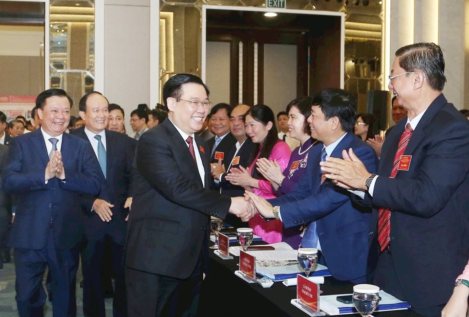 Chủ tịch Quốc hội Vương Đình Huệ với các đại biểu dự hội nghị toàn quốc tổng kết công tác HĐND các tỉnh, TP năm 2023. Chủ tịch Quốc hội Vương Đình Huệ với các đại biểu dự hội nghị toàn quốc tổng kết công tác HĐND các tỉnh, TP năm 2023.