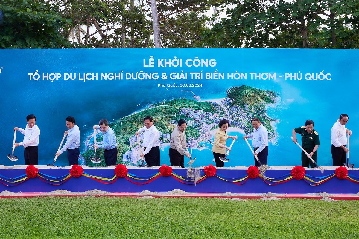 Thủ tướng tham dự lễ khởi công tổ hợp du lịch nghỉ dưỡng và giải trí biển Hòn Thơm - Phú Quốc, do Kl994 game bài casino hấp dẫn Sun Group Kl99ok phiên bản mới, với tổng vốn 50.000 tỷ đồng. Tại sự kiện, Thủ tướng đánh giá cao cách Kl994 game bài casino hấp dẫn Sun Group tham gia phát triển Kl992 cổng game cá cược du lịch và làm thay đổi nhiều vùng đất, bắt đầu từ Đà Nẵng, Lào Cai, Quảng Ninh đến Tây Ninh, Phú Quốc… Thủ tướng mong muốn Sun Group sẽ tiếp tục tham gia đóng góp vào an sinh Trang Chủ KL99Com Số 1 Link Đăng Ký KL999, phát triển, khơi dậy tiềm năng văn hóa, phát triển công nghiệp văn hóa của đất nước theo tinh thần Nghị quyết Đại hội Đảng toàn quốc lần thứ XIII. Ảnh: Minh Khánh