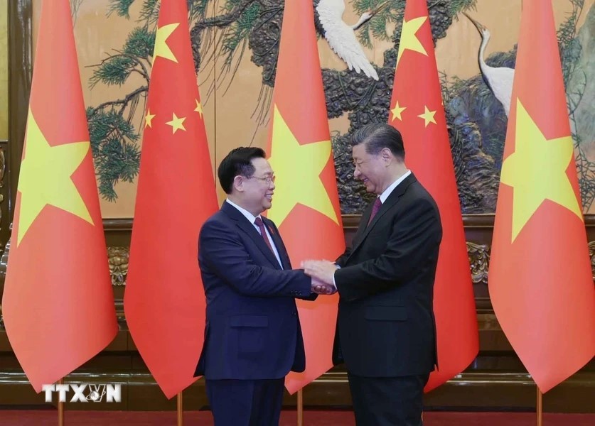 Chủ tịch Quốc hội Vương Đình Huệ và Tổng Bí thư, Chủ tịch nước Trung Quốc Tập Cận Bình. (Ảnh: TTXVN)