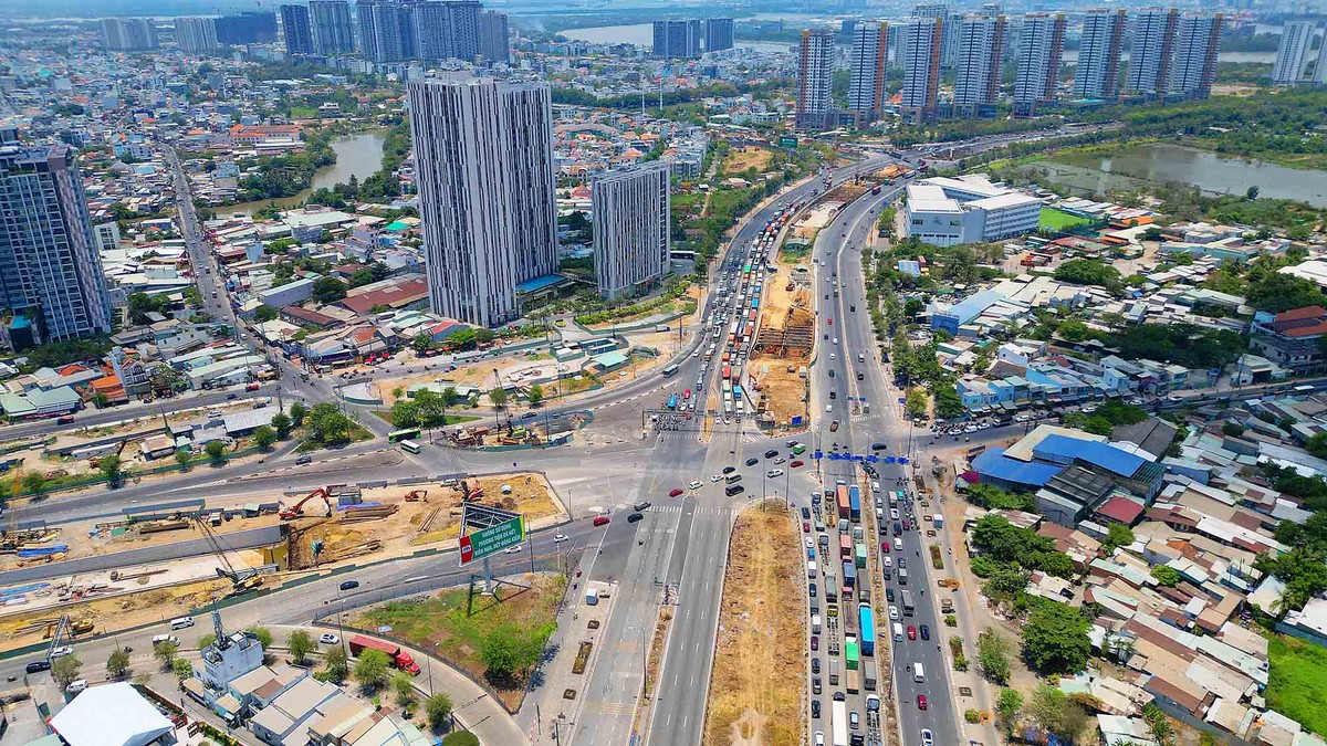 Hiện trạng nút giao 3 tầng An Phú, sau hơn một năm khởi công.