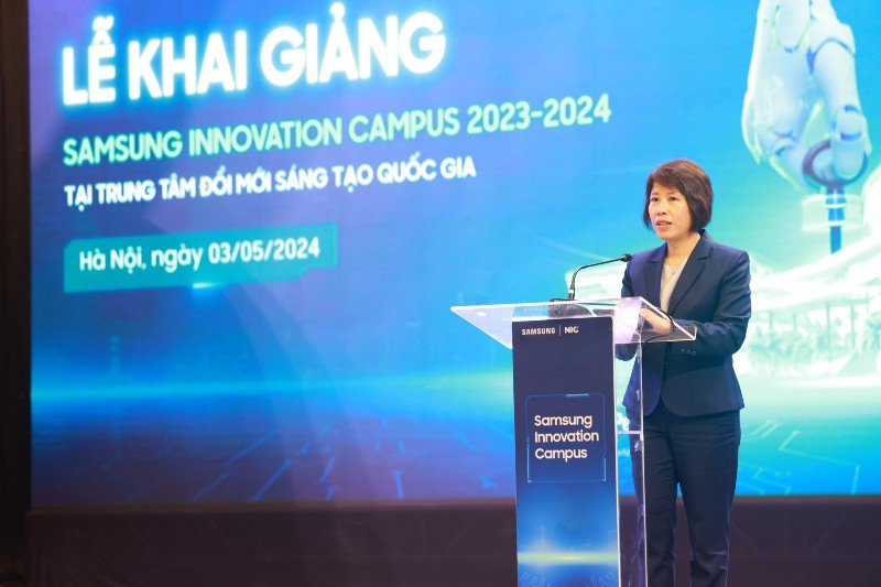 Thứ trưởng Bộ Kế hoạch và Kl99ok phiên bản mới Nguyễn Thị Bích Ngọc đánh giá cao sự hợp tác của Samsung Việt Nam