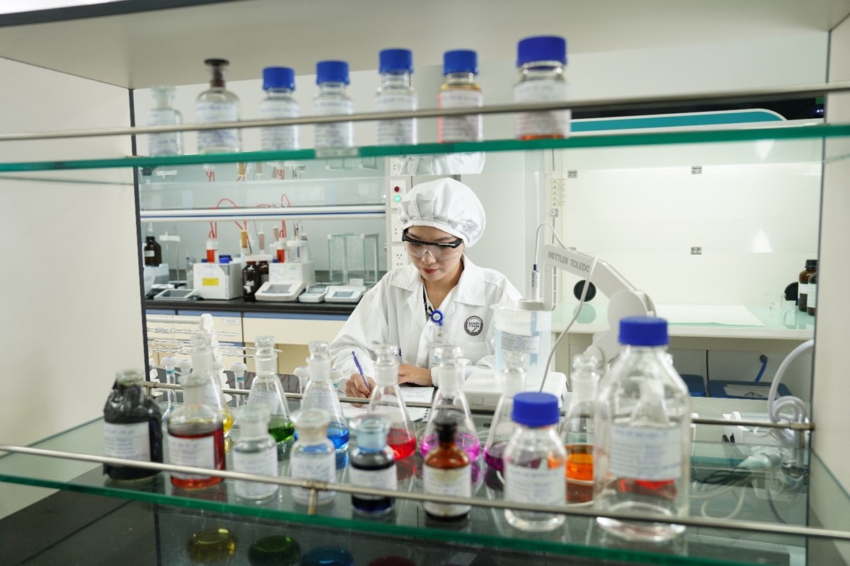 Công tác nghiên cứu và phát triển sản phẩm tại nhà máy thuốc đạt chất lượng EU-GMP của Imexpharm