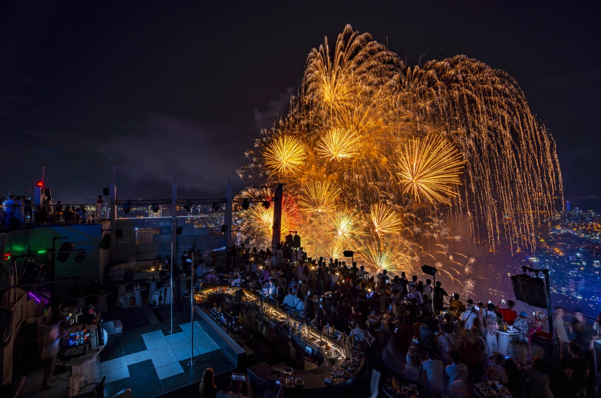 Góc chiêm ngưỡng pháo hoa từ SKY36 của Novotel Danang Premier Han River