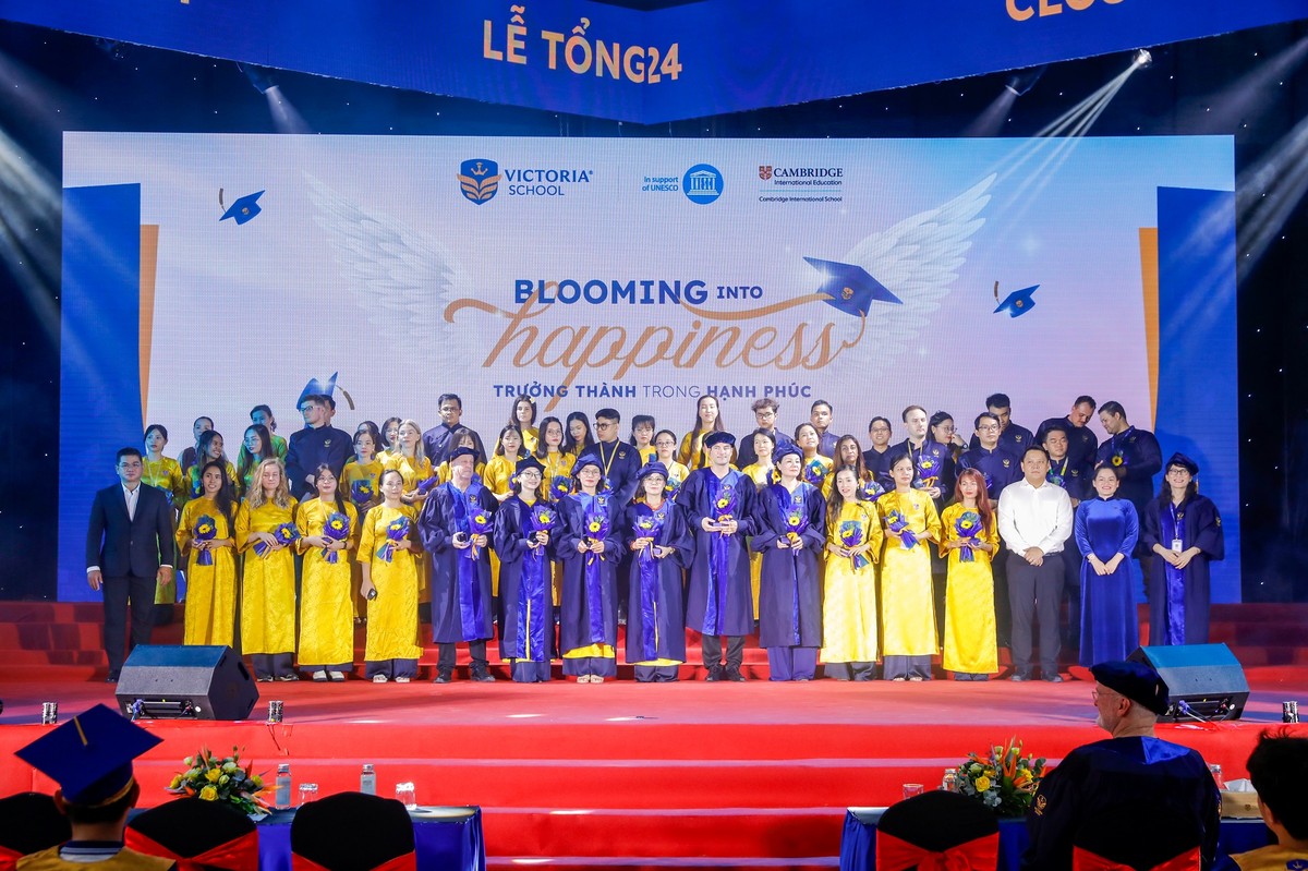 Victoria School tri ân các Giáo viên toàn cầu hạnh phúc vì những đóng góp của thầy cô trong năm học qua.