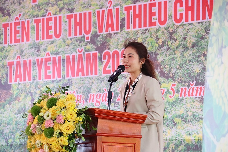 Bà Nguyễn Thị Chí, Phó giám đốc Kl992 VIP Trang Chủ 2026, đại diện sàn thương mại điện tử Alibaba.com tại Việt Nam.