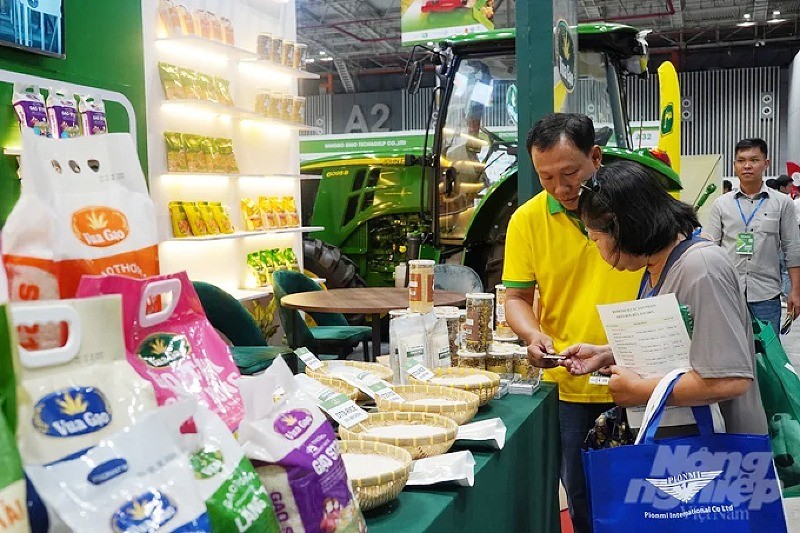 Khu trưng bày, tôn vinh gạo xuất khẩu. (Ảnh: Nguyễn Thủy)