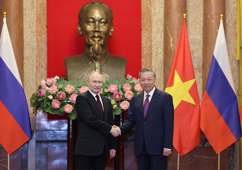 Chủ tịch nước Tô Lâm và Tổng thống Putin trước cuộc hội đàm tại Phủ Chủ tịch hôm nay.