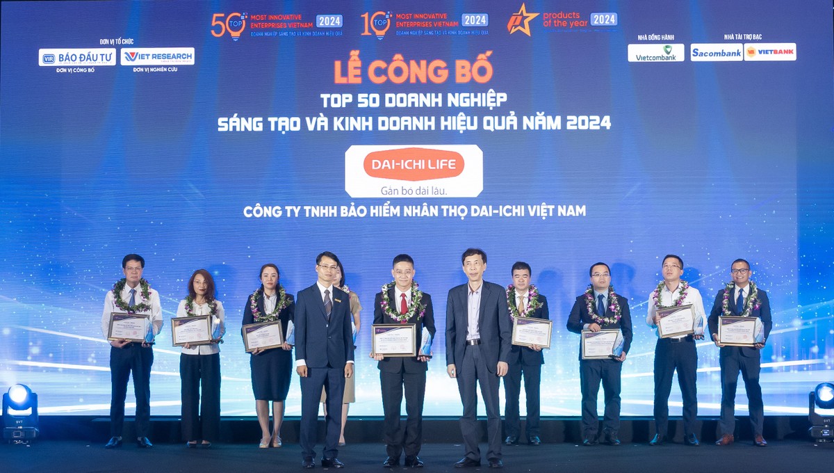 Ông Ngô Việt Phương, Phó tổng giám đốc Kl992 VIP Trang Chủ 2026 Dai-ichi Life Việt Nam nhận Vinh danh “Top 50 Kl991.com World Cup 2026 Chính Thức Sáng tạo và Kl992 VIP Trang Chủ 2026 hiệu quả năm 2024”