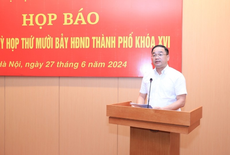 Chánh Văn phòng Đoàn đại biểu Quốc hội và HĐND TP. Hà Nội Nguyễn Ngọc Việt phát biểu tại họp báo. Chánh Văn phòng Đoàn đại biểu Quốc hội và HĐND TP. Hà Nội Nguyễn Ngọc Việt phát biểu tại họp báo.