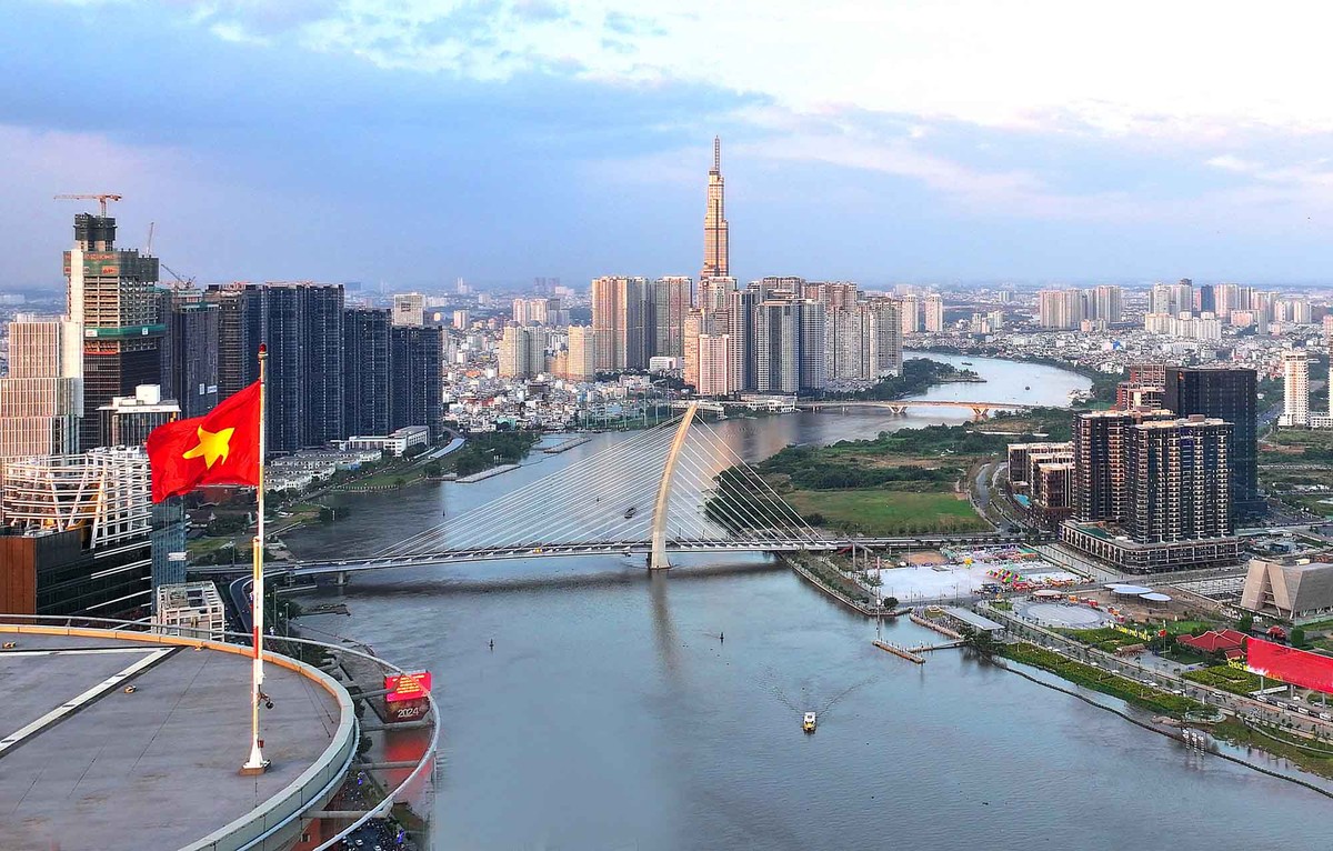 TP.HCM ngày nay đang phát triển mạnh mẽ với những công trình hiện đại và quy mô.