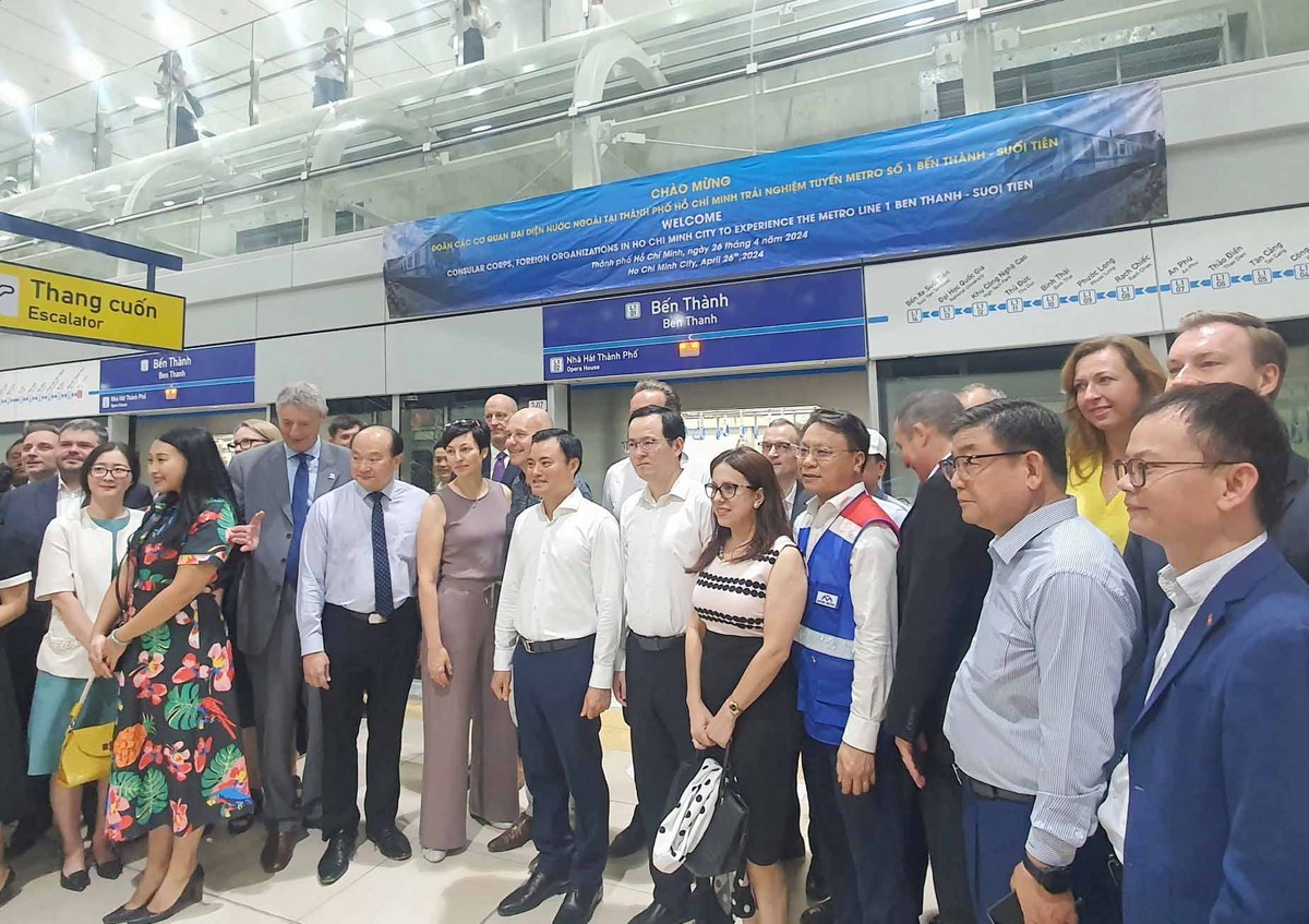 Bên cạnh đó TP.HCM còn dành được sự yêu mến, tin tưởng của các lãnh sứ quán, ngoại giao đoàn và các tổ chức quốc tế.