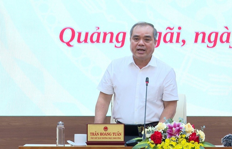 Ông Trần Hoàng Tuấn, Phó chủ tịch UBND tỉnh Quảng Ngãi phát biểu tại cuộc họp. Ông Trần Hoàng Tuấn, Phó chủ tịch UBND tỉnh Quảng Ngãi phát biểu tại cuộc họp.