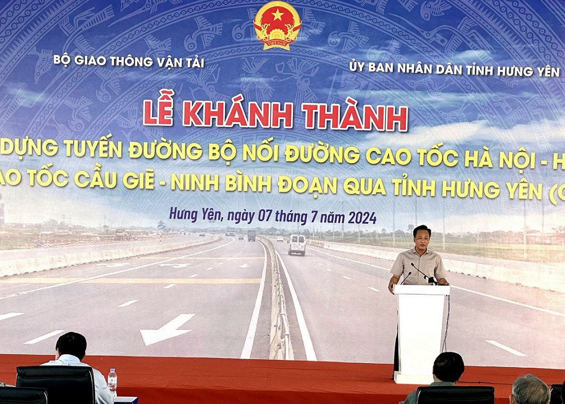 Ông Nguyễn Hữu Nghĩa, Bí thư Tỉnh ủy Hưng Yên phát biểu. Ảnh: Quỳnh Nga