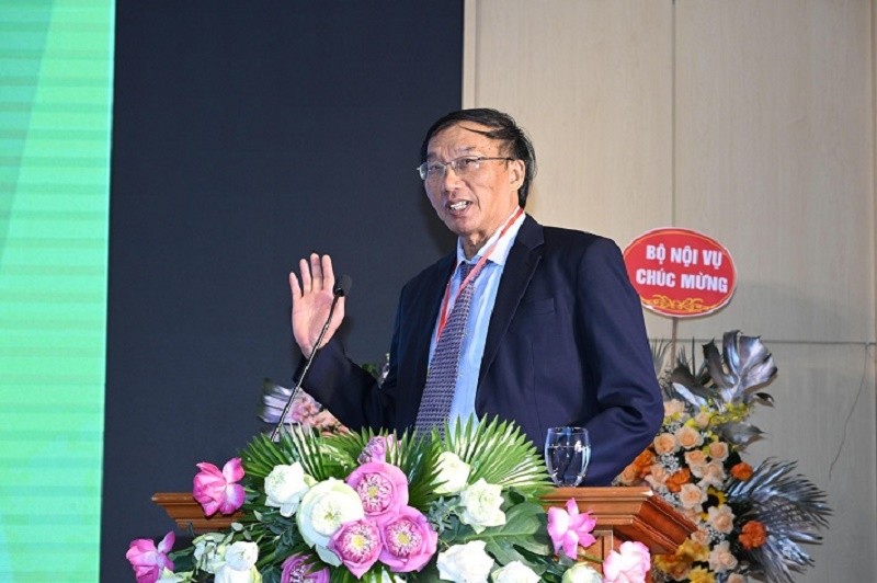 TS. Phùng Hà, Tân Chủ tịch Hiệp hội Phân bón Việt Nam phát biểu nhận nhiệm vụ TS. Phùng Hà, Tân Chủ tịch Hiệp hội Phân bón Việt Nam phát biểu nhận nhiệm vụ