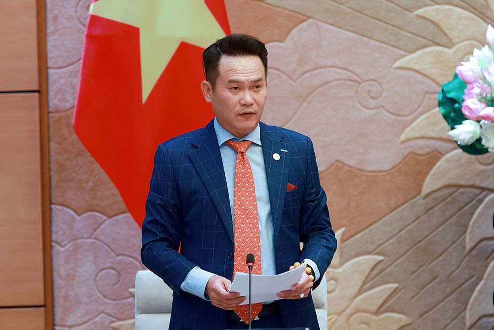 Chủ tịch Hội Doanh nhân trẻ Việt Nam, anh Đặng Hồng Anh, báo cáo những thành tựu và hoạt động của Hội trong thời gian qua Chủ tịch Hội Doanh nhân trẻ Việt Nam, anh Đặng Hồng Anh, báo cáo những thành tựu và hoạt động của Hội trong thời gian qua