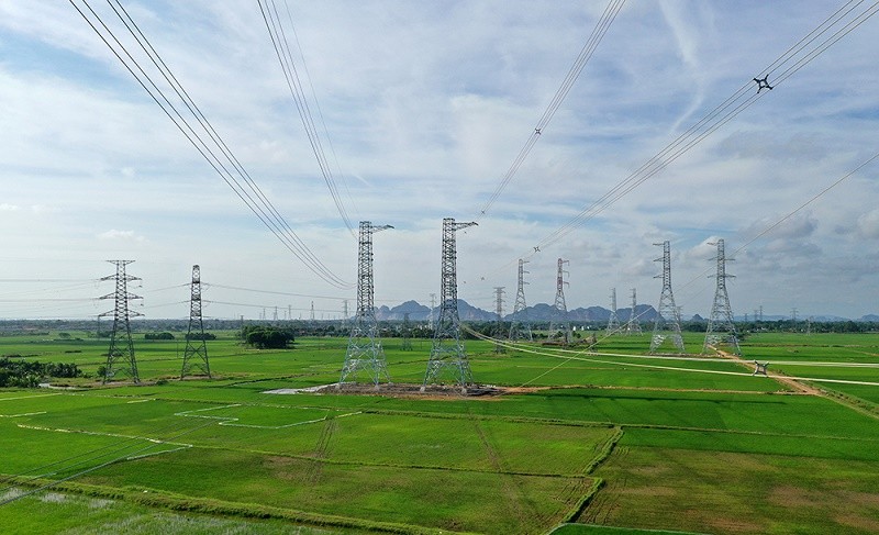 Đường dây 500 kV mạch 3 nhận được sự hỗ trợ thi công từ nhiều đơn vị.