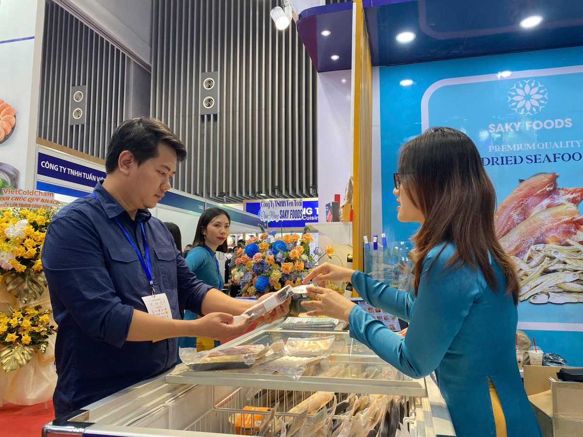 Không chỉ là nơi giao thương, triển lãm còn là dịp để người tiêu dùng trong nước tiếp cận những sản phẩm chất lượng chuẩn quốc tế.