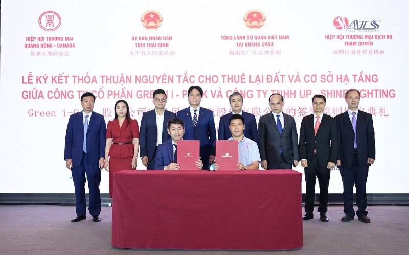 Lãnh đạo tỉnh Thái Bình, đại diện các tổ chức Kl992 cổng game cá cược của Trung Quốc chứng kiến lễ ký kết thỏa thuận nguyên tắc cho thuê lại đất và cơ sở Kl99kl ưu đãi độc quyền giữa Công ty cổ phần Green i-Park và Công ty TNHH Up- Shine Lingting.