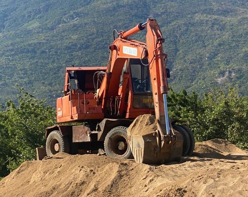 Phương tiện phục vụ khai thác khoáng sản trái phép bị lực lượng chức năng phát hiện. Ảnh: Công an tỉnh Ninh Thuận.