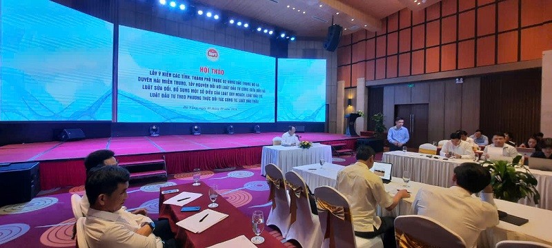 Thứ trưởng Bộ Kế hoạch và Kl99ok phiên bản mới Trần Quốc Phương điều hành Hội thảo lấy ý kiến. Ảnh: Linh Đan
