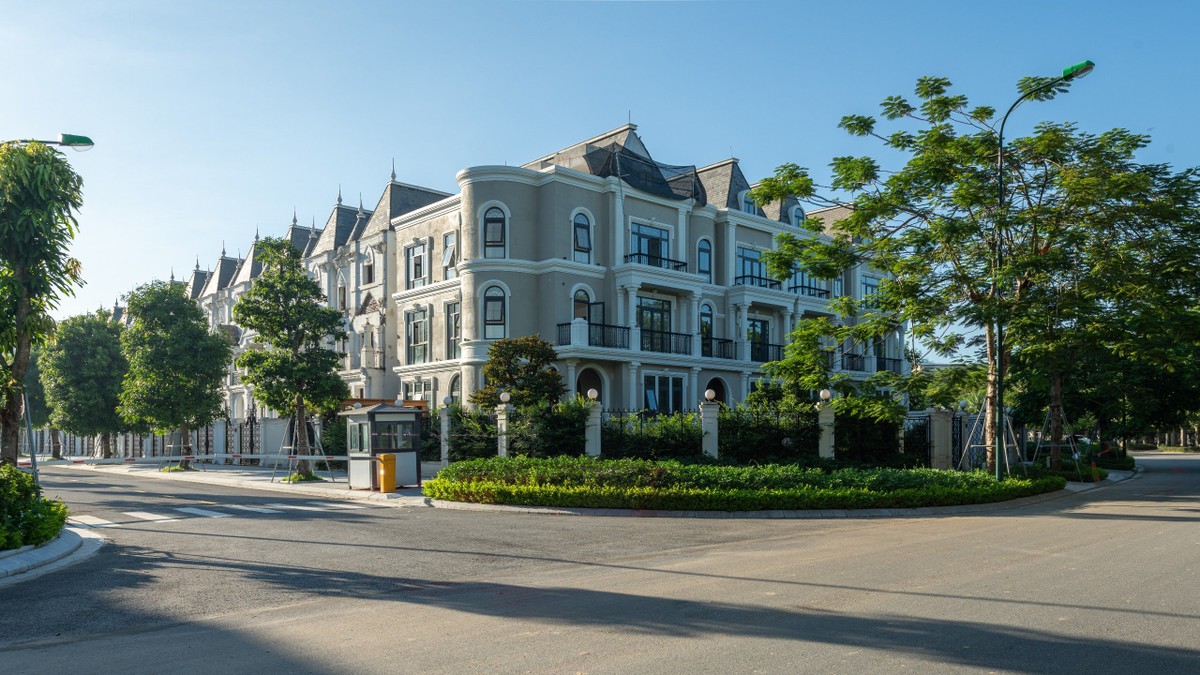 Những biệt thự tại KITA Capital được thiết kế cảnh quan hiện đại và xanh mát, trong lành.