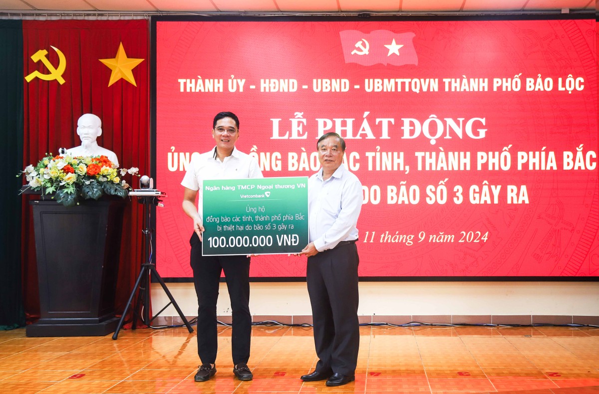 Vietcombank Bảo Lộc ủng hộ đồng bào các tỉnh thành phía Bắc Vietcombank Bảo Lộc ủng hộ đồng bào các tỉnh thành phía Bắc