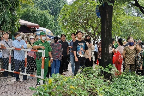 Nhiều bị hại là nhà Kl99ok phiên bản mới, người mua Kl99kl Hoàn Trả Vô Tận của nhóm công ty thuộc Kl994 game bài casino hấp dẫn Vạn Thịnh Phát có mặt bên ngoài Toà án nhân dân TP.HCM.