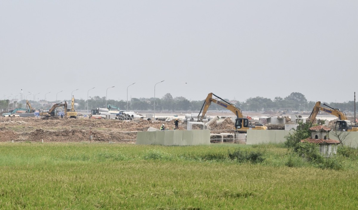 Công trường xây dựng Vinhomes Cổ Loa. Dự án này nằm trên địa bàn 4 xã Đông Hội, Xuân Trạch, Xuân Canh, Mai Lâm.