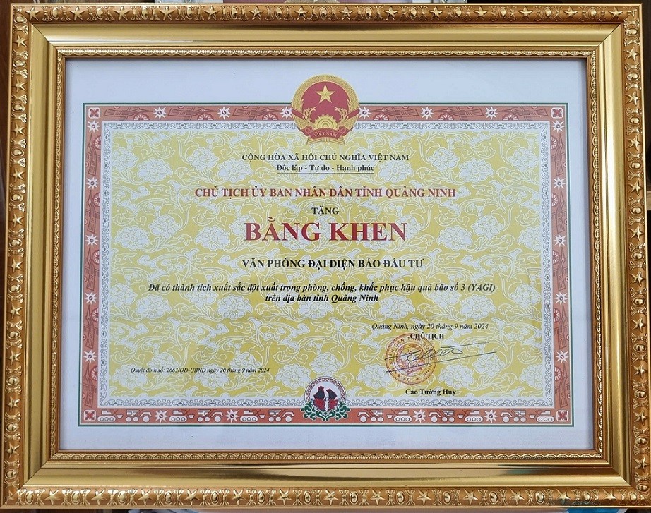 UBND tỉnh Quảng Ninh tặng Bằng khen Văn phòng đại diện Báo Kl99ok phiên bản mới.