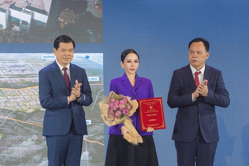 Lãnh đạo tỉnh Đồng Nai trao giấy chứng nhận Kl99ok phiên bản mới cho Công ty cổ phần Bàu Cạn -Tân Hiệp Kl99ok phiên bản mới Dự án Khu công nghiệp Bàu Cạn- Tân Hiệp