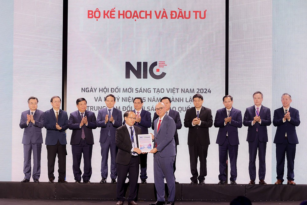 Tại sự kiện, NIC đã công bố một số hợp tác với các đối tác trong đào tạo nguồn nhân lực cho ngành AI và bán dẫn, Kl994 nhà cái bóng đá world cup thông minh trước sự chứng kiến của Thủ tướng Kl993 ưu đãi thưởng hấp dẫn và các lãnh đạo.