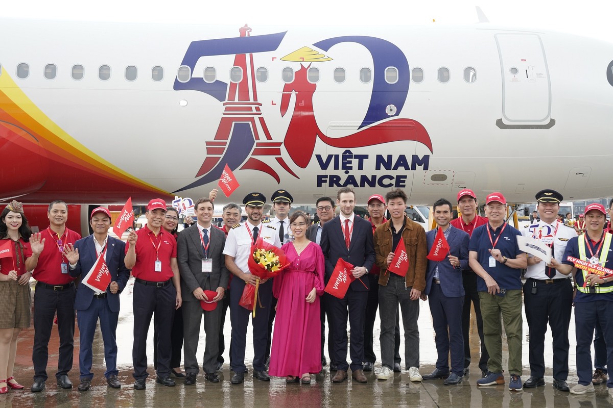 Nữ tỉ phú Phương Thảo Kl99ok phiên bản mới xây dựng đội tàu bay hùng mạnh mang quốc tịch Việt Nam, góp phần cho một Việt Nam hùng cường (ảnh: T.L)