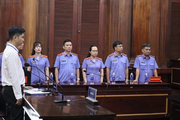 Đại diện Viện Kiểm sát Nhân dân TP.HCM tại phiên tòa. Đại diện Viện Kiểm sát Nhân dân TP.HCM tại phiên tòa.