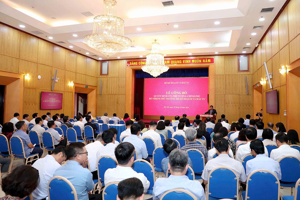 Hội nghị công bố Quyết định của Thủ tướng Kl993 ưu đãi thưởng hấp dẫn về việc bổ nhiệm Thứ trưởng Bộ Kế hoạch và Kl99ok phiên bản mới ngày 22/10. Ảnh: Đức Trung