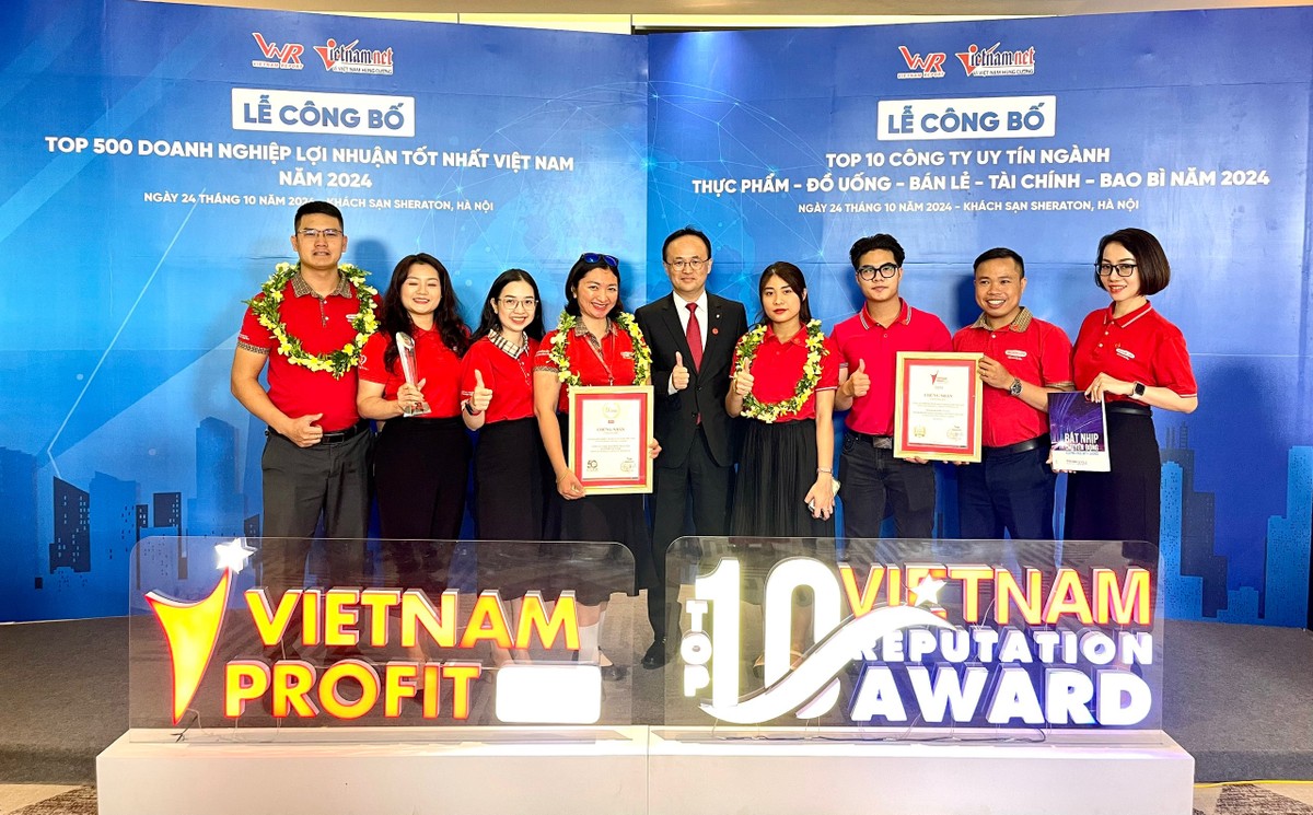 Các thành viên Dai-ichi Life Việt Nam tại Lễ công bố “Top 500 Kl991.com World Cup 2026 Chính Thức Kl99 nổ hũ tốt nhất Việt Nam 2024”
