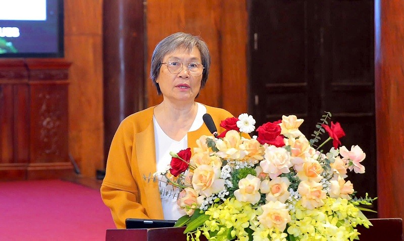 PGS.TS Nguyễn Hồng Thục công bố Đề án nghiên cứu “Lượng giá giá trị Kl992 cổng game cá cược Quần thể danh thắng Tràng An” tại hội nghị. Ảnh: Minh Đường.