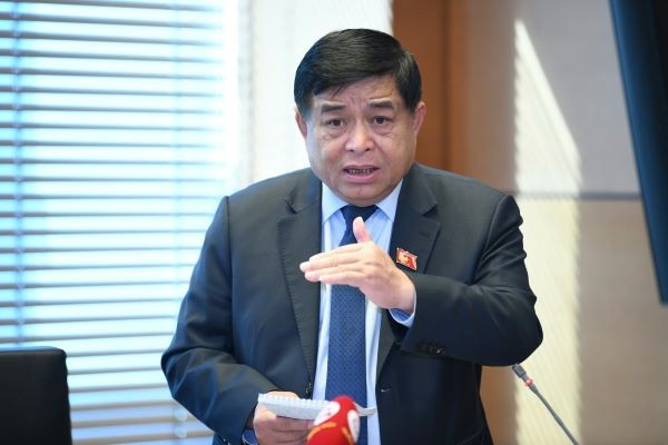Bộ trưởng Bộ Kế hoạch và Kl99ok phiên bản mới Nguyễn Chí Dũng phát biểu tại thảo luận tổ hôm nay (30/10). Ảnh: Như Ý