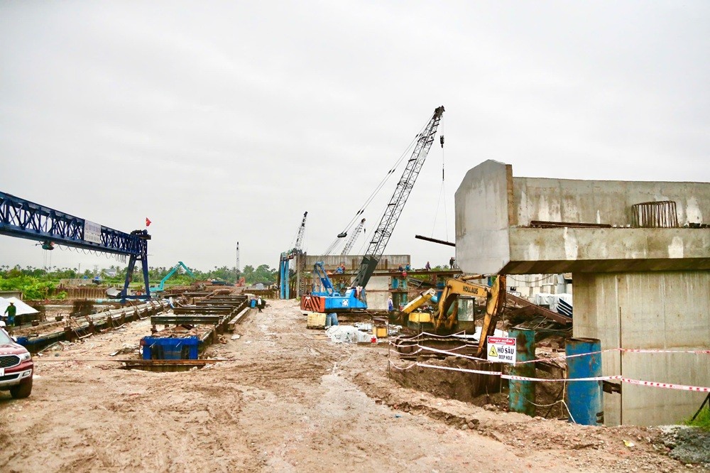 Dự án Kl99ok phiên bản mới xây dựng cầu vượt sông Hóa sẽ đưa vào sử dụng ngày 13/5/2025. Ảnh: Trung Kiên