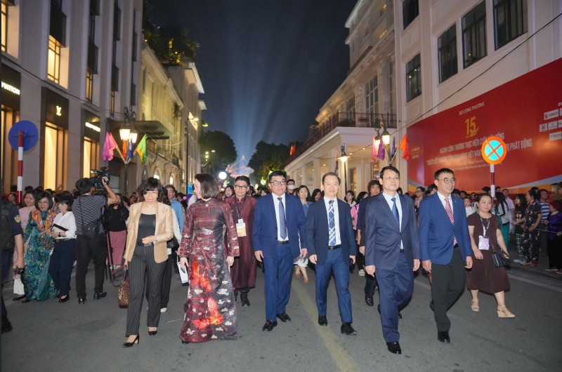 Các đại biểu tham gia Lễ Diễu hành.