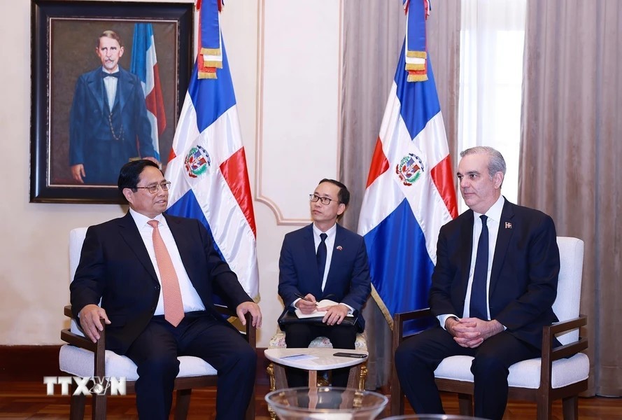 Thủ tướng Phạm Minh Chính và Tổng thống Luis Abinader Corona họp hẹp trước khi hội đàm chính thức. Ảnh: TTXVN