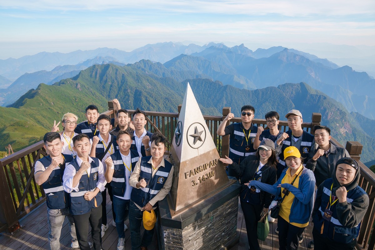 Các nhân viên Sun Group tại Fansipan Legend (Sa Pa)