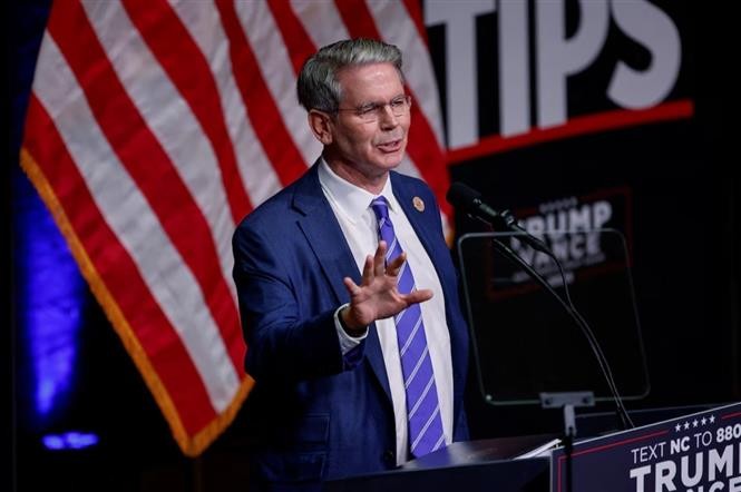 Ông Scott Bessent phát biểu trong cuộc vận động tranh cử của cựu Tổng thống Mỹ Donald Trump tại Asheville, Bắc Carolina, ngày 14/8/2024. Ảnh: REUTERS/TTXVN
