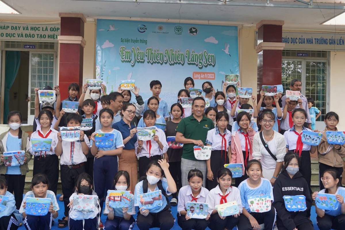 Cuộc thi vẽ tranh trên chất liệu canvas với chủ đề “Em yêu thiên nhiên Đất ngập nước Láng Sen”