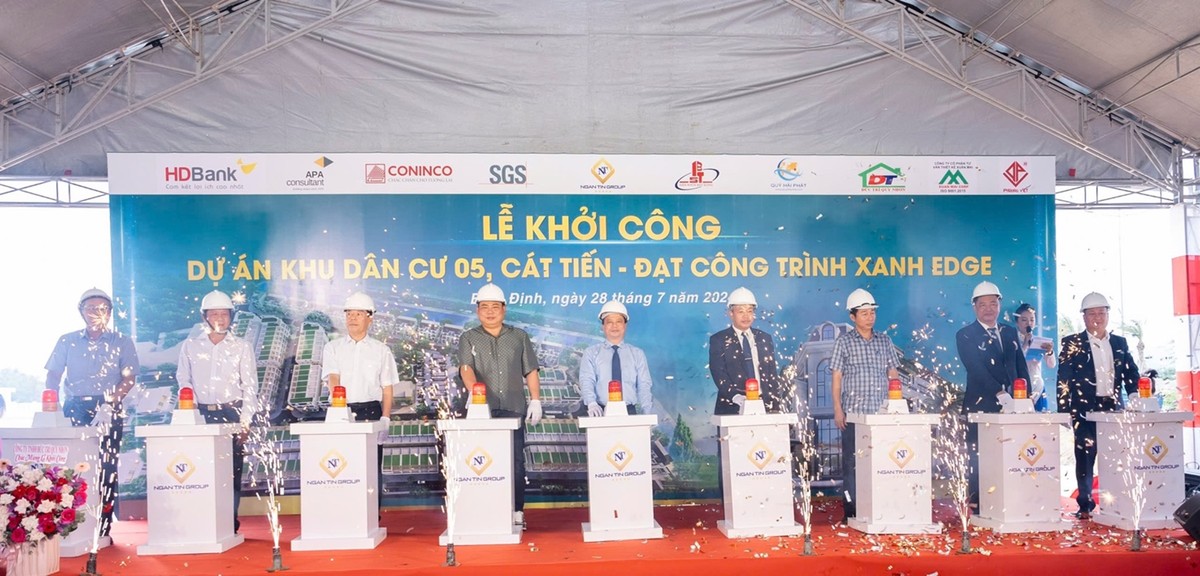 Dự án Cát Tiến được Kl994 game bài casino hấp dẫn Ngân Tín chính thức khởi công vào 28/7/2024 và chủ Kl99ok phiên bản mới đang tích cực đẩy nhanh tiến độ thực hiện (trong ảnh: Lãnh đạo UBND tỉnh Bình Định và Lãnh đạo Kl994 game bài casino hấp dẫn thực hiện nghi thức khởi công)